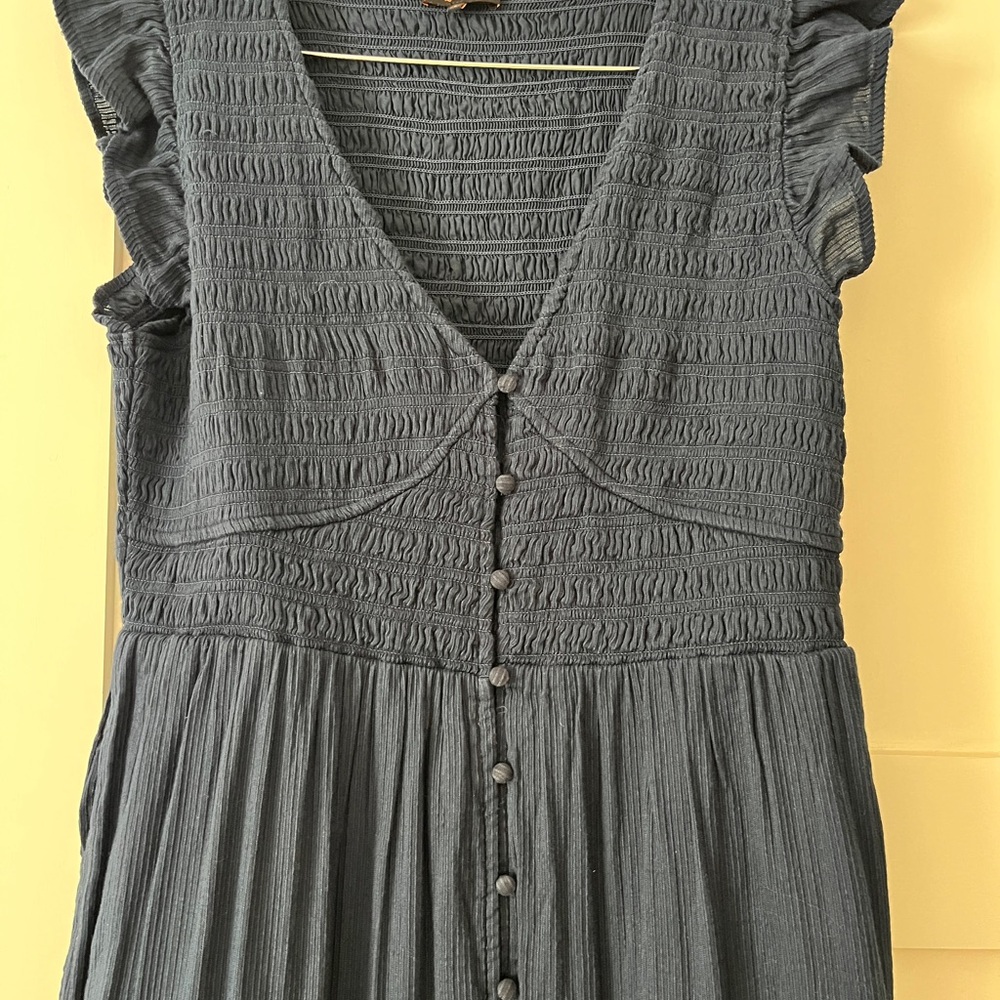 Quince Organic Textured Cotton Smocked V-Neck Midi Dress - Picture 6 of 6